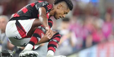 Bruno Henrique durante jogo entre Flamengo e Santos, pelo Brasileirão - Gilvan de Souza/Flamengo