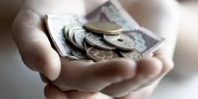 Doação em dinheiro (momentstock/Thinkstock)