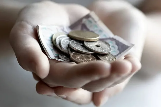 Doação em dinheiro (momentstock/Thinkstock)