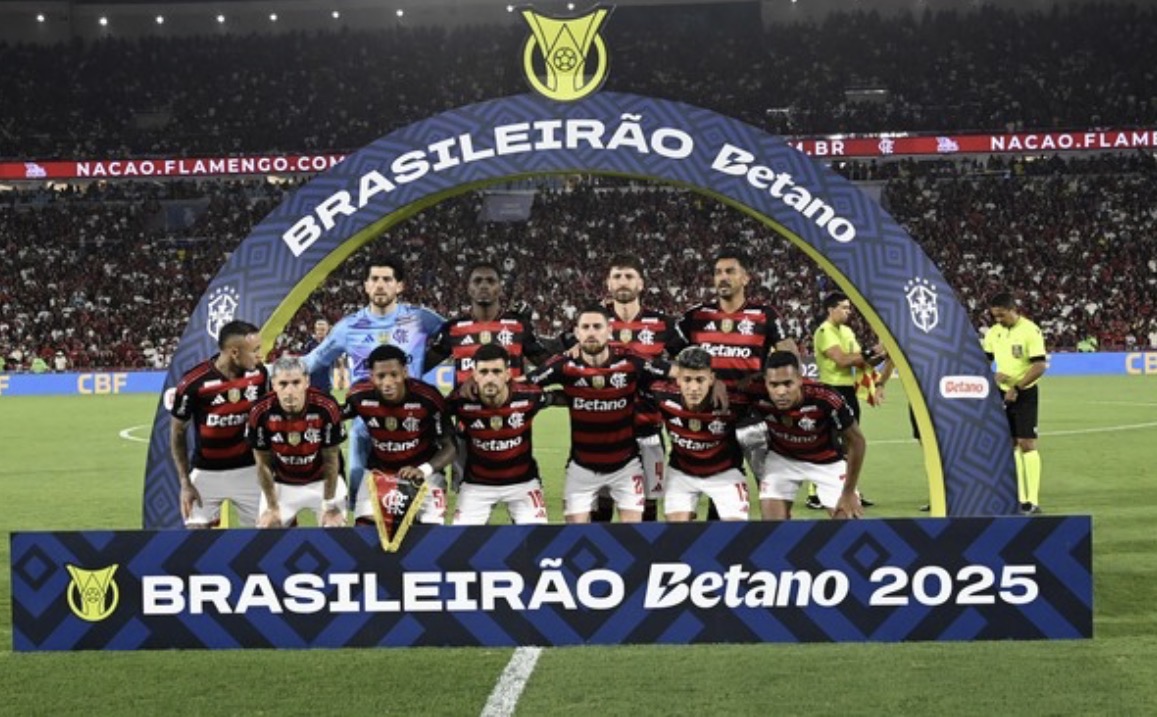 Jogadores do Flamengo antes da partida contra o Bragantino — Foto: André Durão