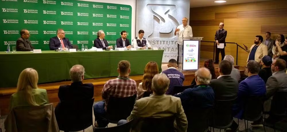 Contrato assinado pelo Ministério da Saúde e o Instituto Butantan garante a chegada das primeiras doses — Foto: João Risi/MS