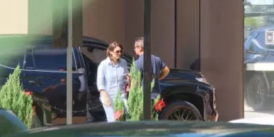 A ex-primeira-dama Michelle Bolsonaro chegando para visitar o ex-presidente Jair Bolsonaro nesta terça-feira (23) • 23/12/2025 - CNN