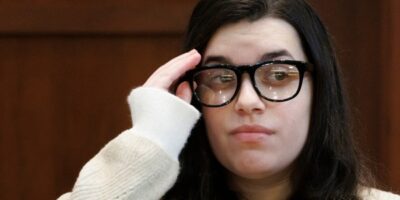 Juliana Peres Magalhães: brasileira está presa nos Estados Unidos por participar da morte de sua ex-patroa e de um homem que conheceu em uma rede social. — Foto: Tom Brenner/AP