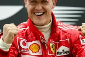 Michael Schumacher, ex-piloto de Fórmula 1, sofreu um acidente de esqui em 2004 Imagem: Reprodução