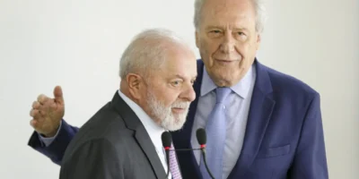 O presidente Lula e o ex-ministro da Justiça Ricardo Lewandowski: uma das razões da saída foi a associação de seu nome ao Banco Master. (Foto: Marcelo Camargo/Agência Brasil)