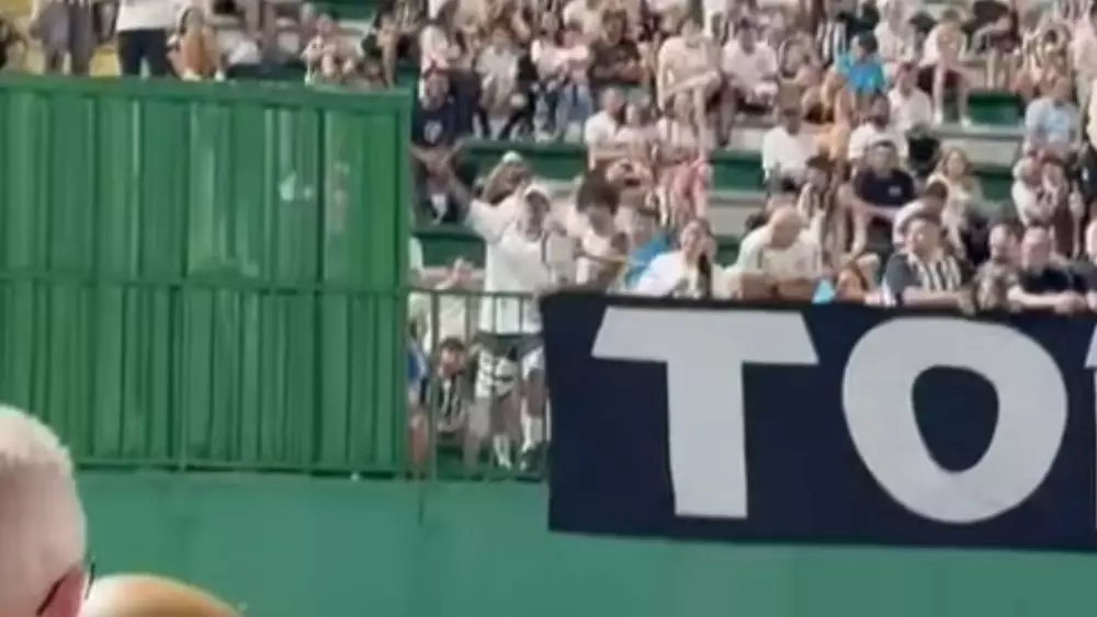 IMG_9221 - Diario do Povo Torcedor do Santos imita avião em provocação à Chapecoense após derrota Foto: Reprodução/Instagram